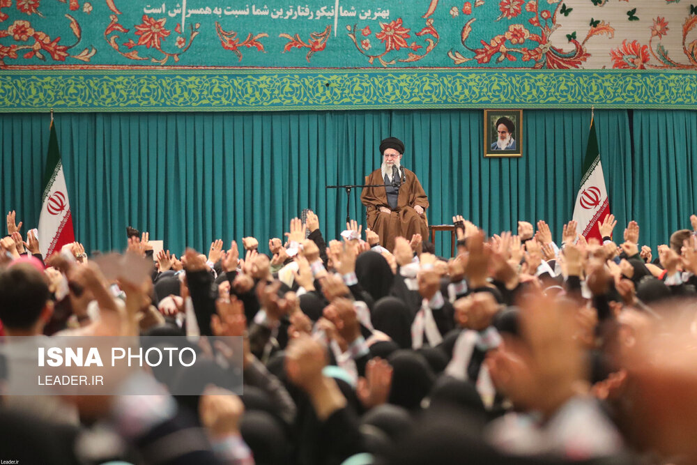  دیدار هزاران نفر از زنان و دختران با رهبر انقلاب
