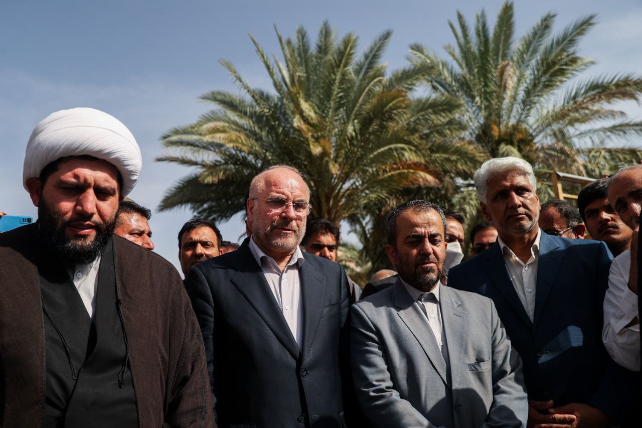 حضور قالیباف در گلزار شهدای طبس