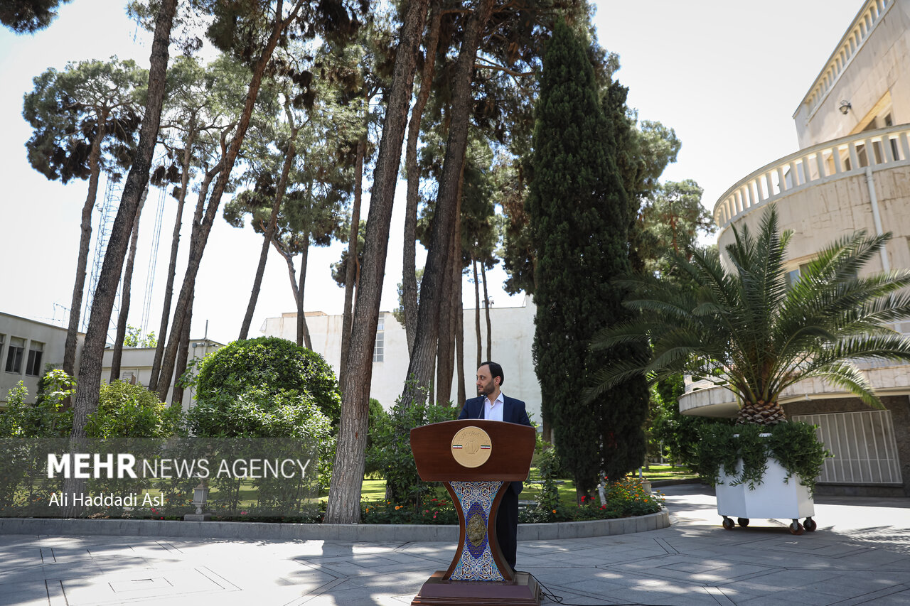 وزرای دولت در جمع خبرنگاران