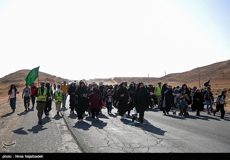 پیاده روی زائران امام رضا (ع)