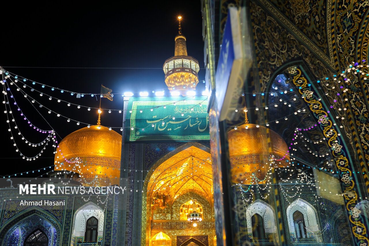 حال و هوای حرم مطهر رضوی در شب میلاد امام حسین (ع)