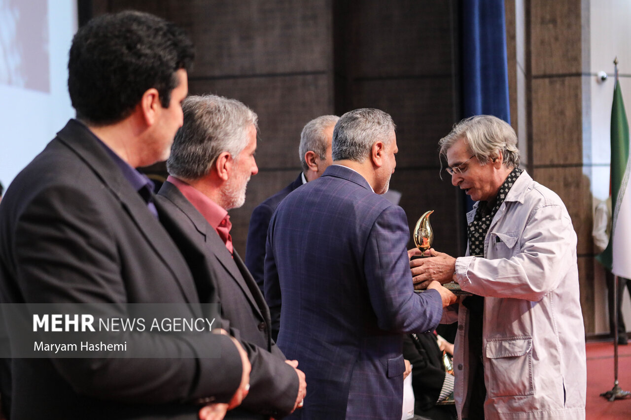 جشن بزرگداشت روز خانواده و تکریم بازنشستگان