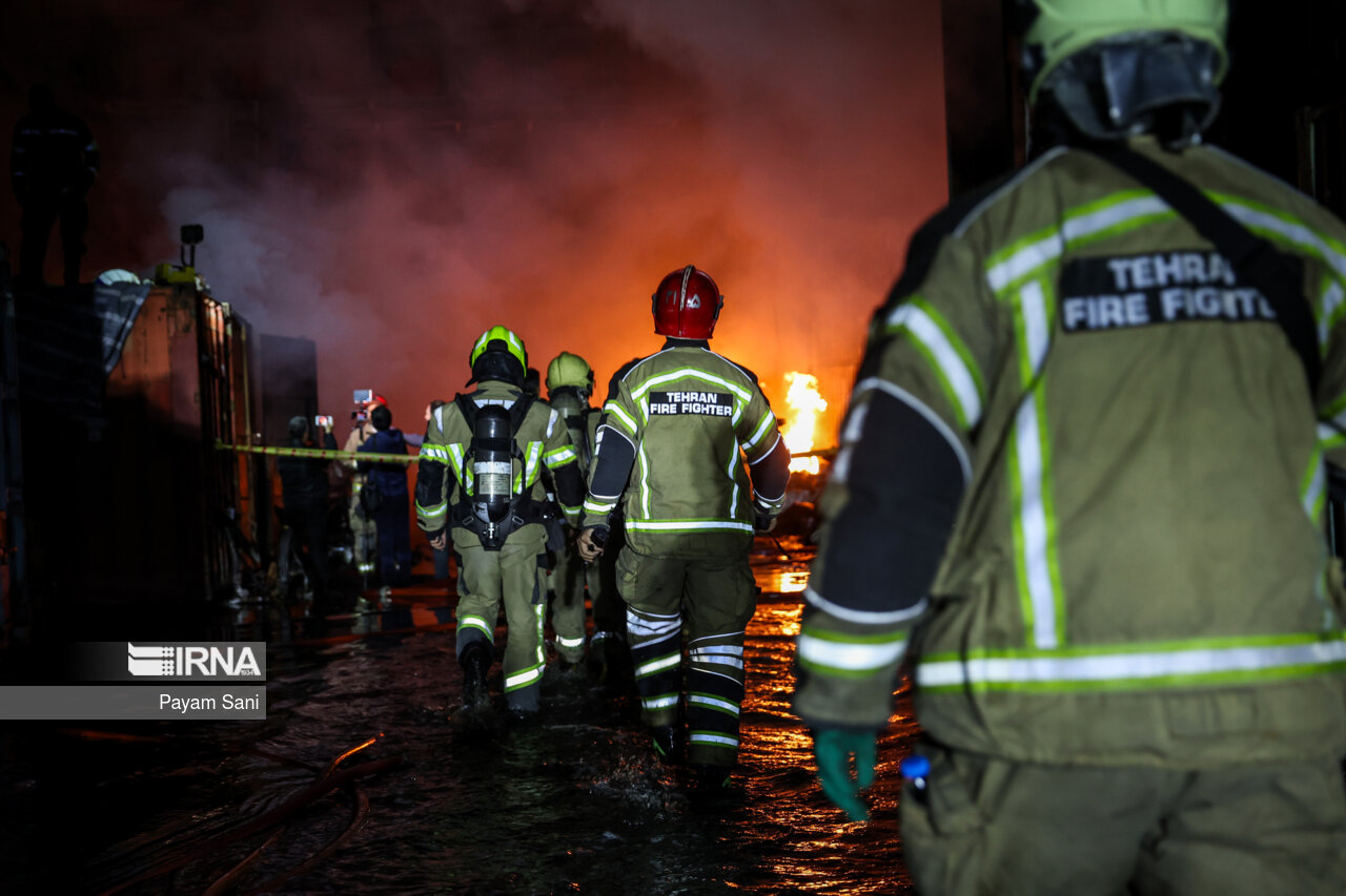آتش سوزی انبار لاستیک در جنوب تهران
