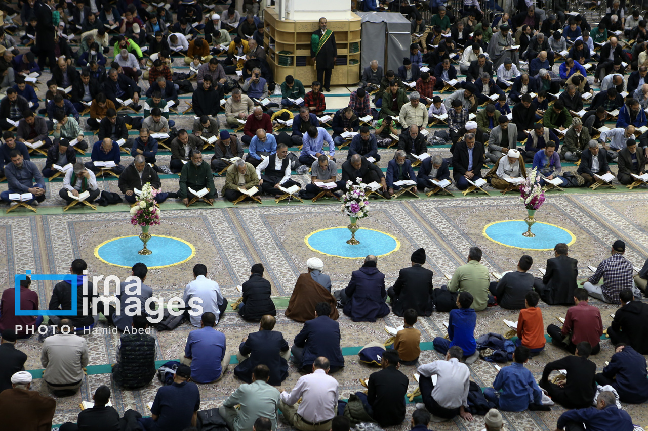 جزءخوانی قرآن در حرم حضرت معصومه (س)