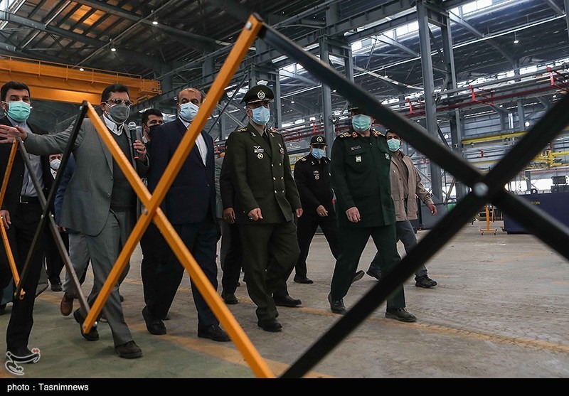 بازدید وزرای دفاع و راه  از کارخانه ساختمان سازی وزارت دفاع 