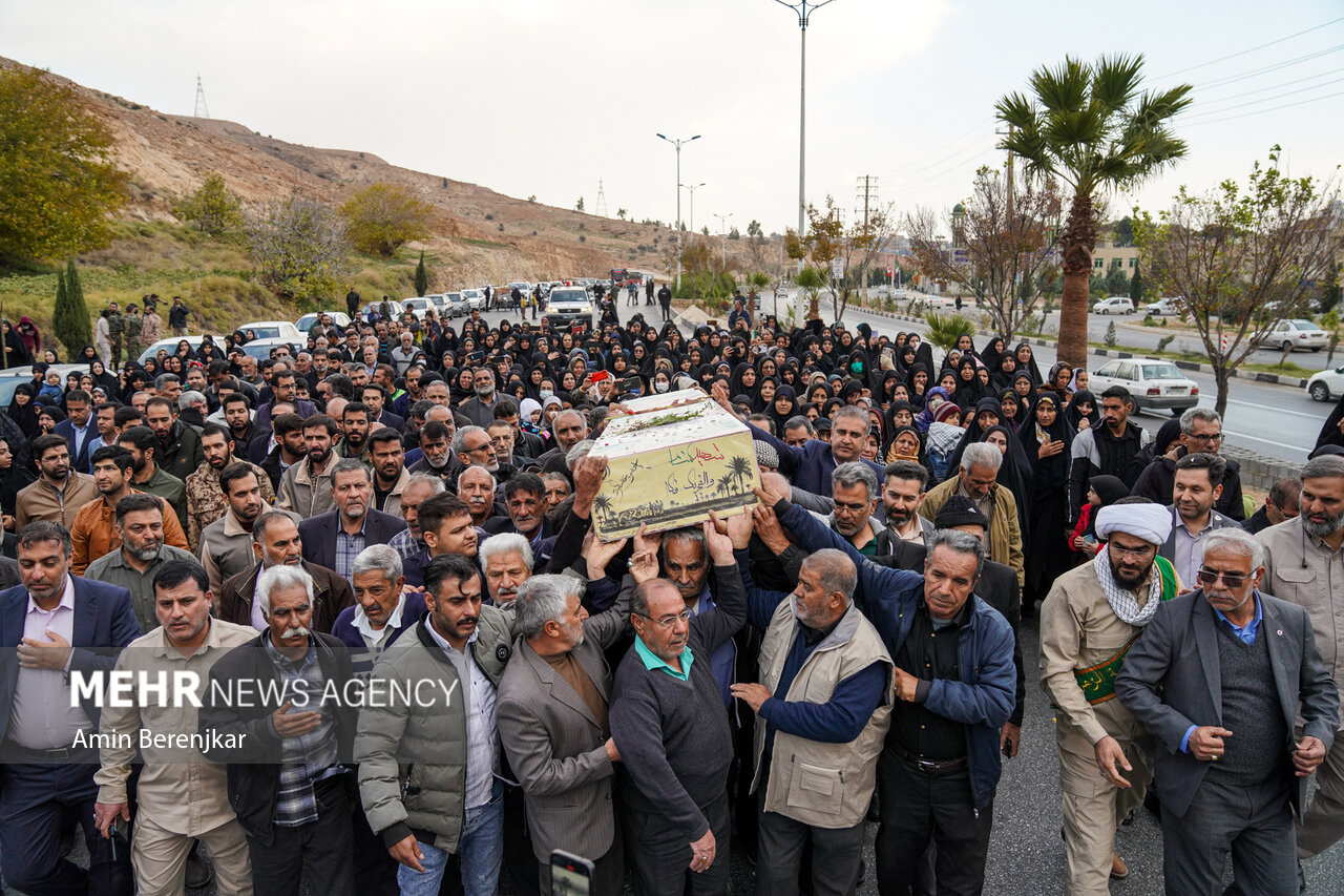 تشییع و خاکسپاری پیکر پاک شهید گمنام در بوستان نماز شیراز