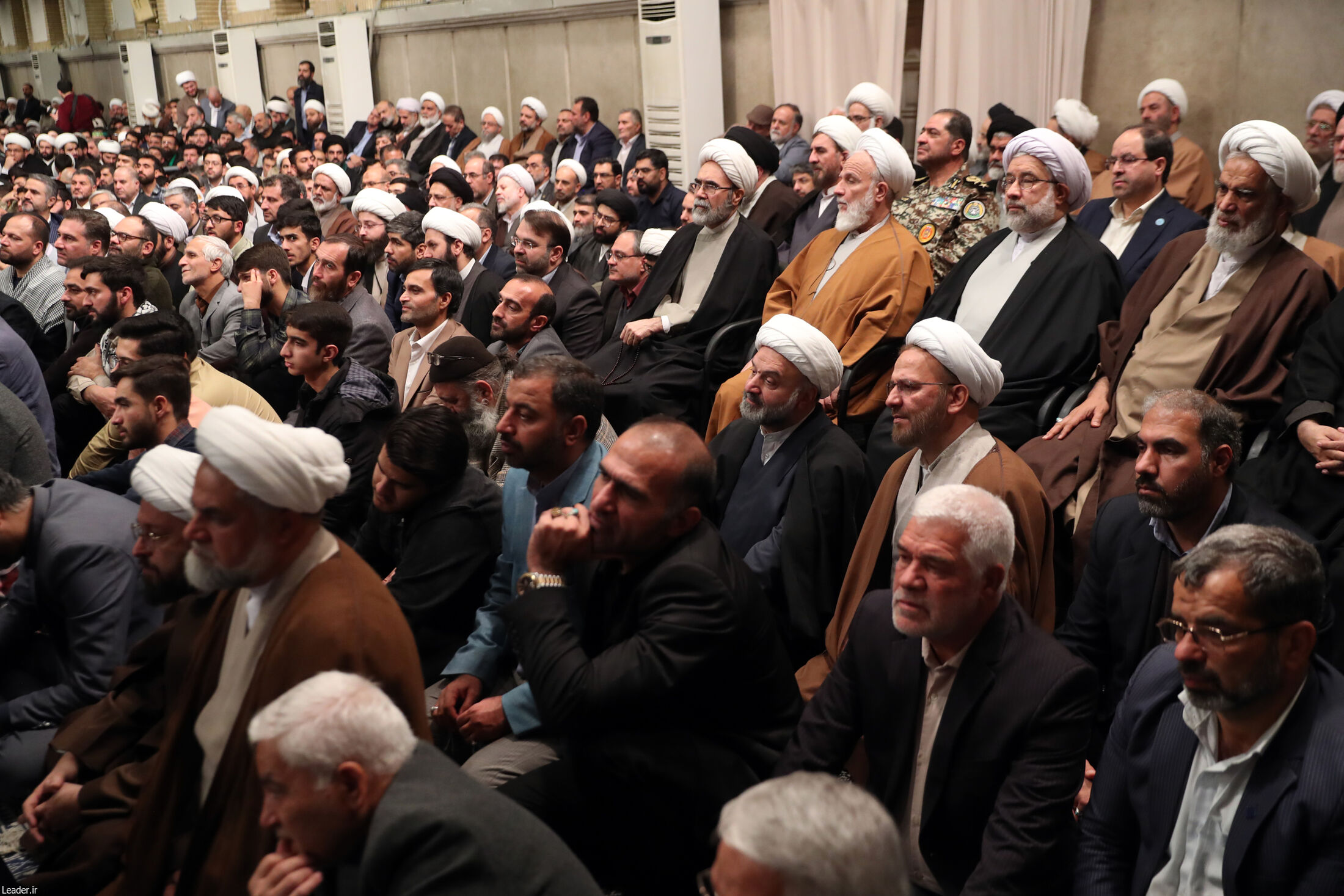 دیدار هزاران نفر از مردم قم با رهبر انقلاب