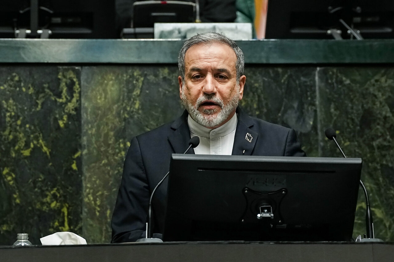 حضور امیر موسوی و عراقچی در جلسه غیرعلنی مجلس