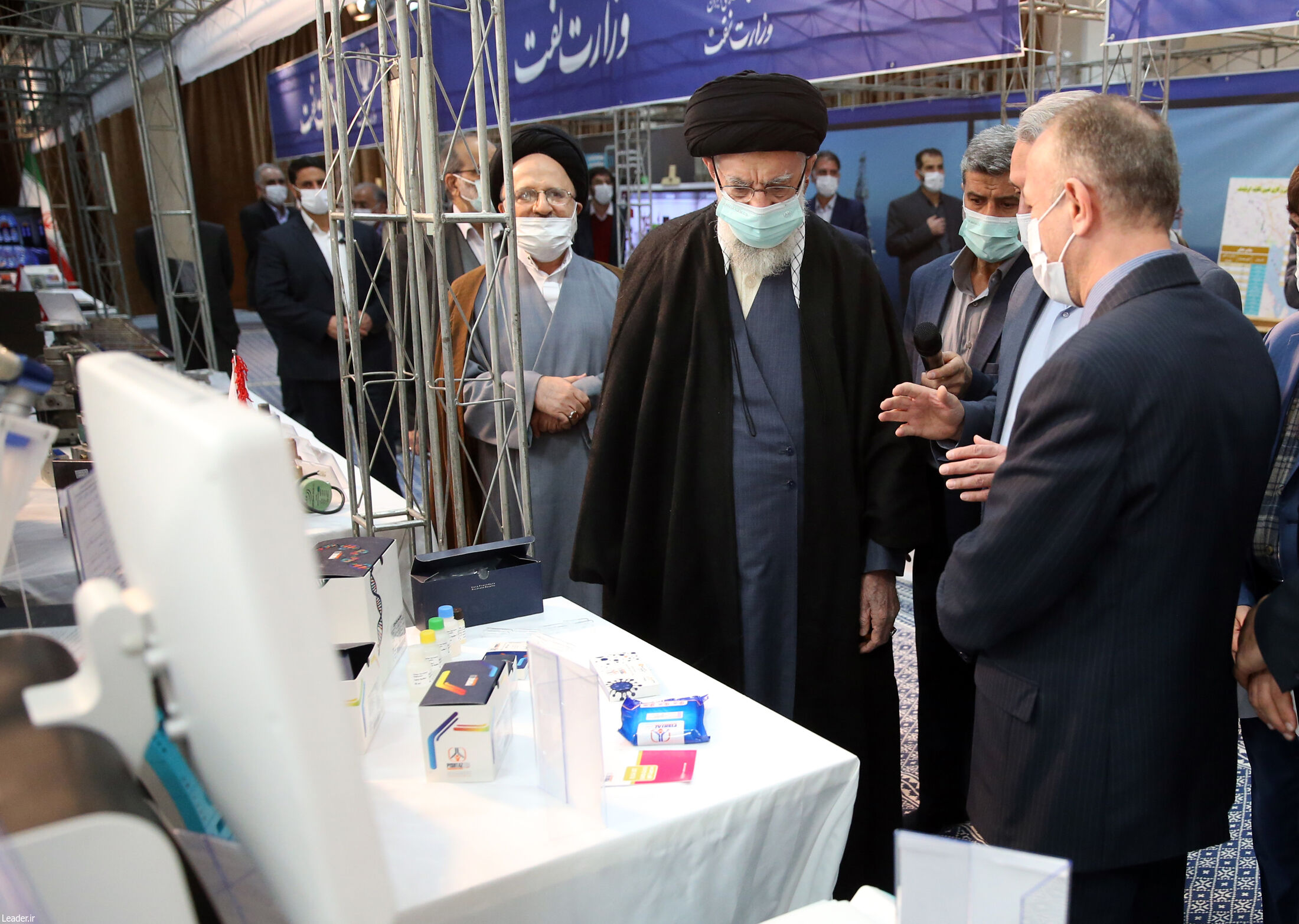 بازدید رهبر انقلاب از نمایشگاه توانمندی‌های صنعتی