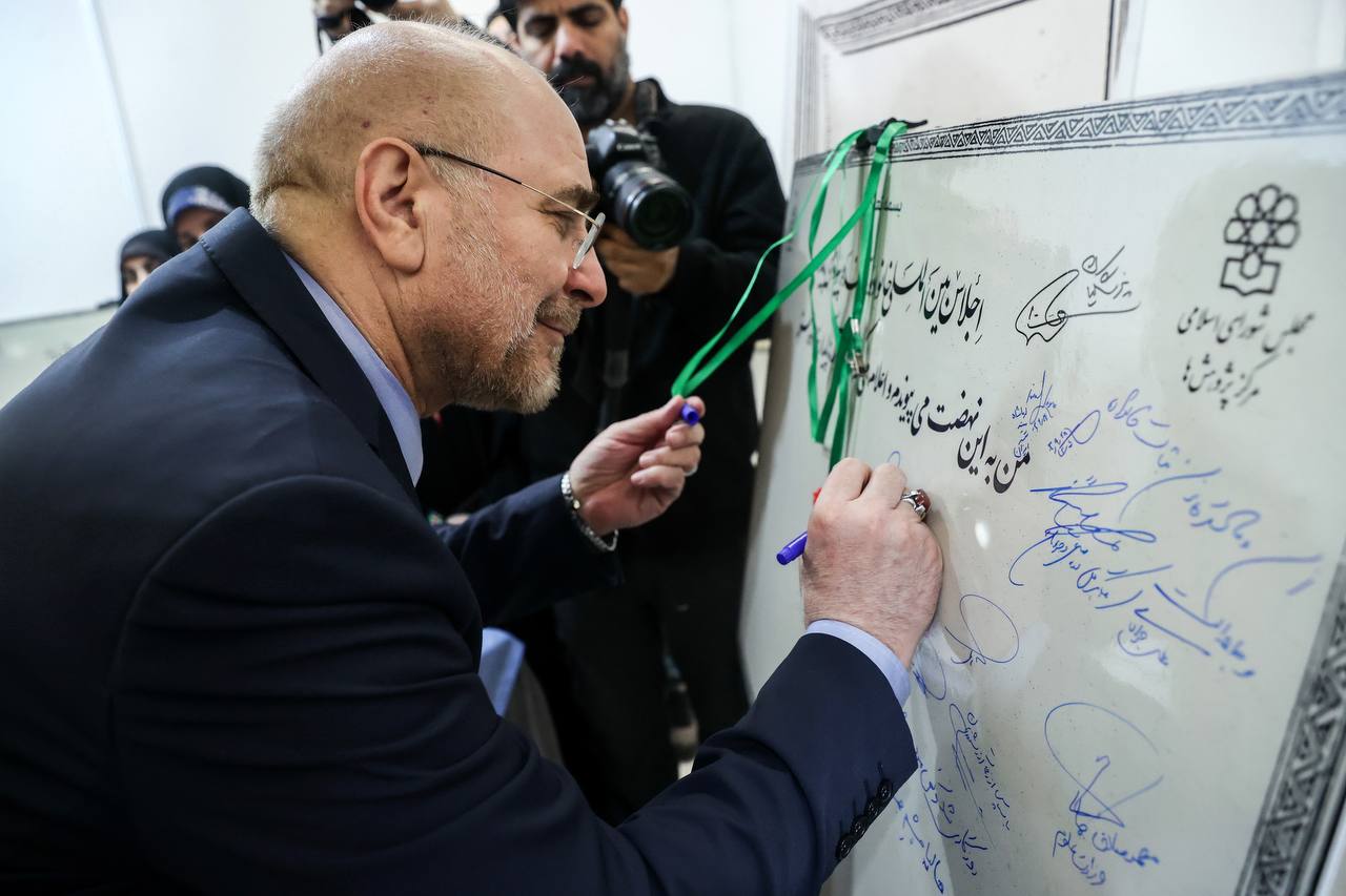 بازدید قالیباف از نمایشگاه‌ دستاوردهای علمی و پژوهشی در حوزه خانواده