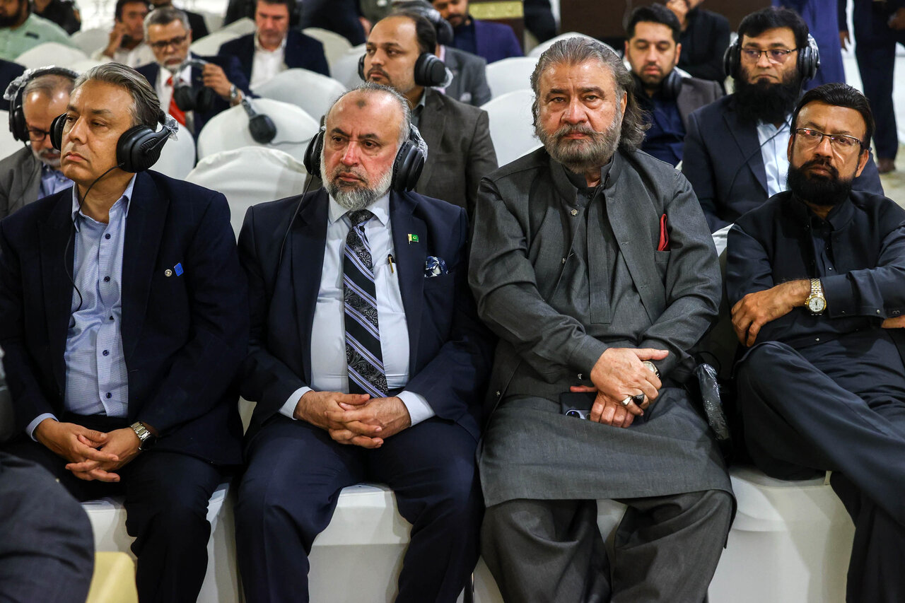 نشست قالیباف با فعالان اقتصادی پاکستان و ایران