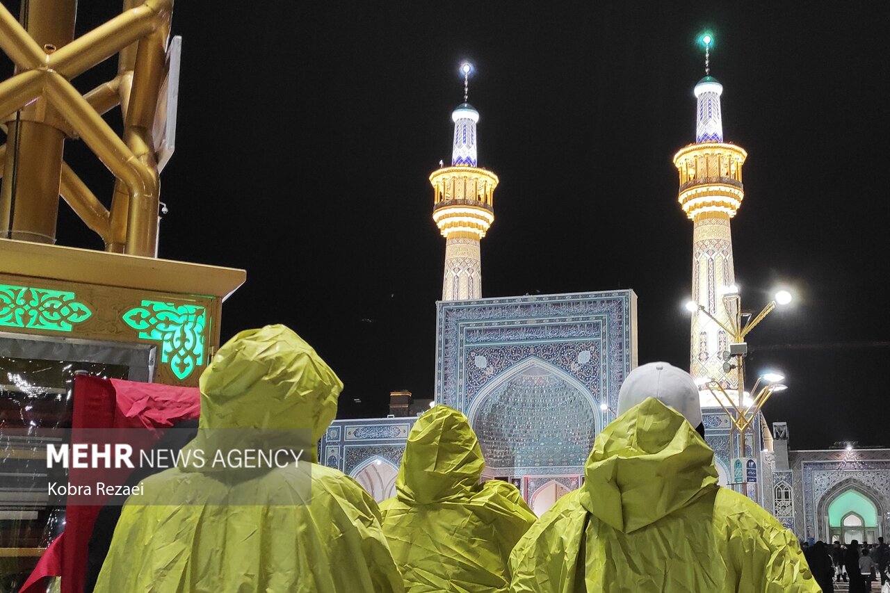 مراسم احیای شب ۲۱ رمضان در حرم رضوی