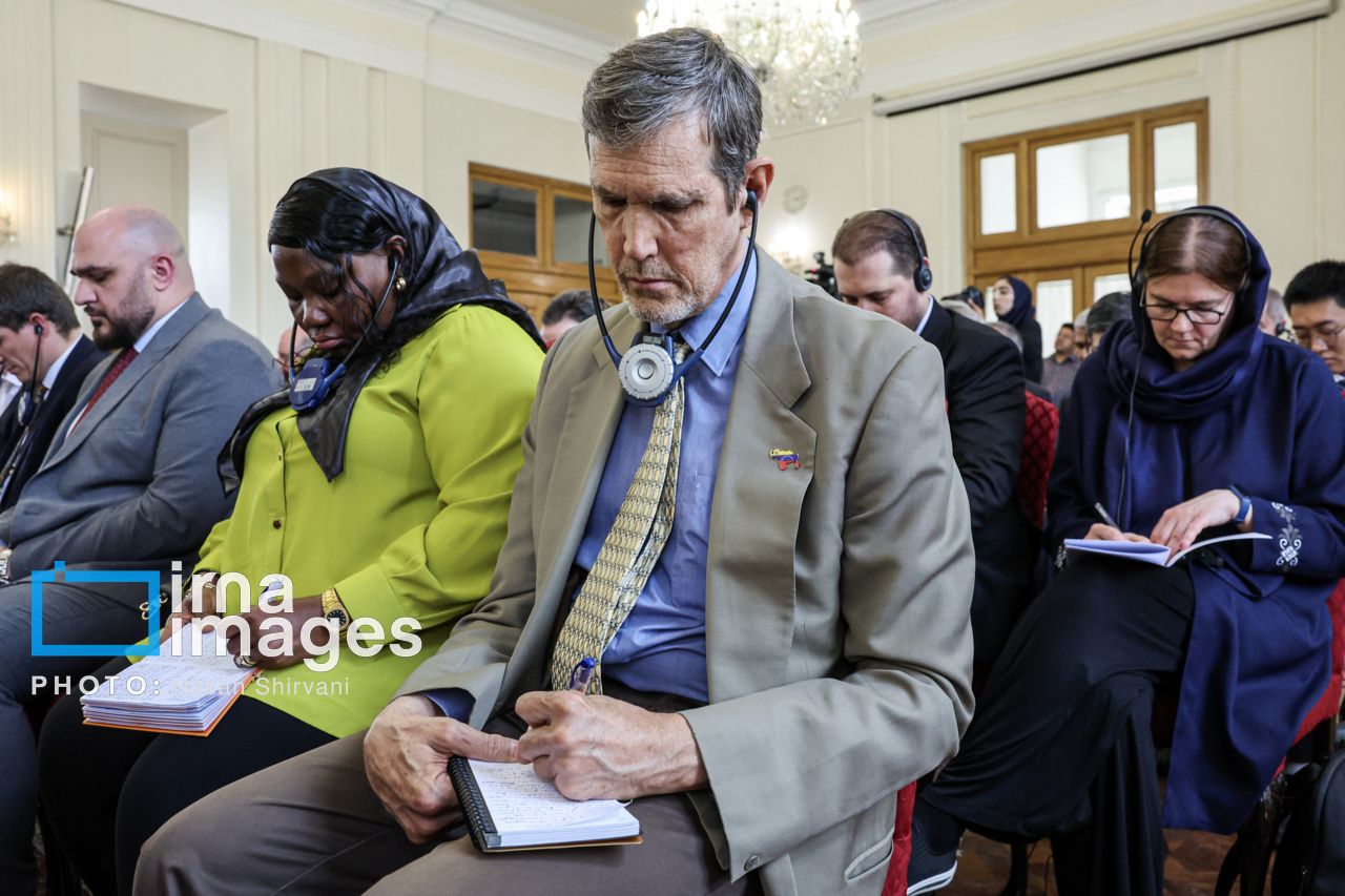 نشست وزیر امورخارجه با سفرای کشور های خارجی