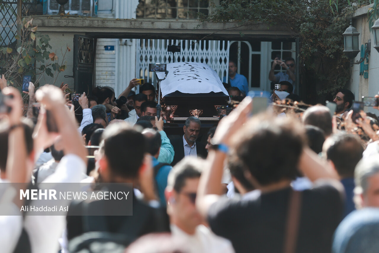 تصاویر مراسم تشییع پیکر ناصر تقوایی