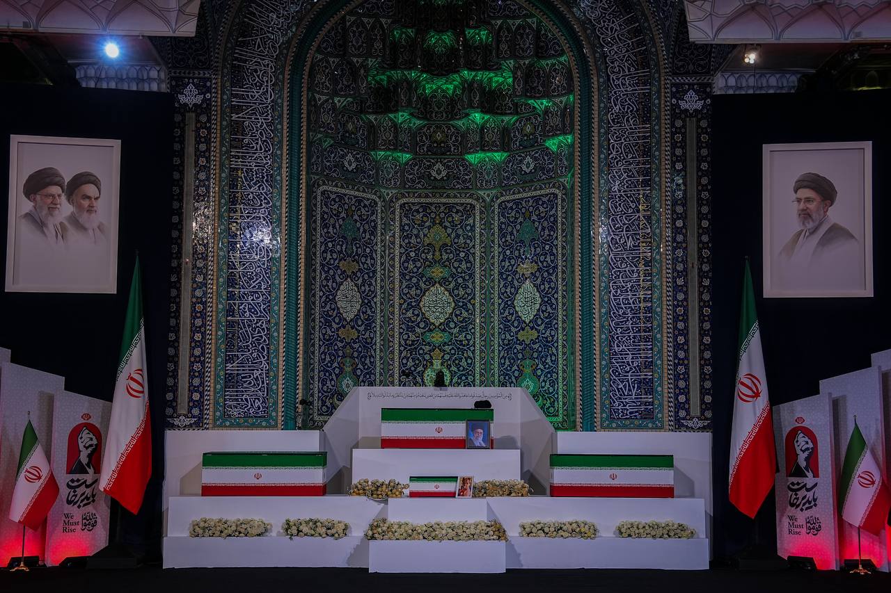 مراسم وداع در مصلی تهران