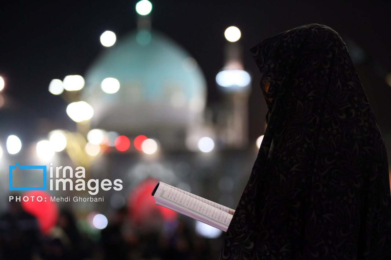 احیای شب بیست و یکم رمضان در حرم امام رضا (ع)