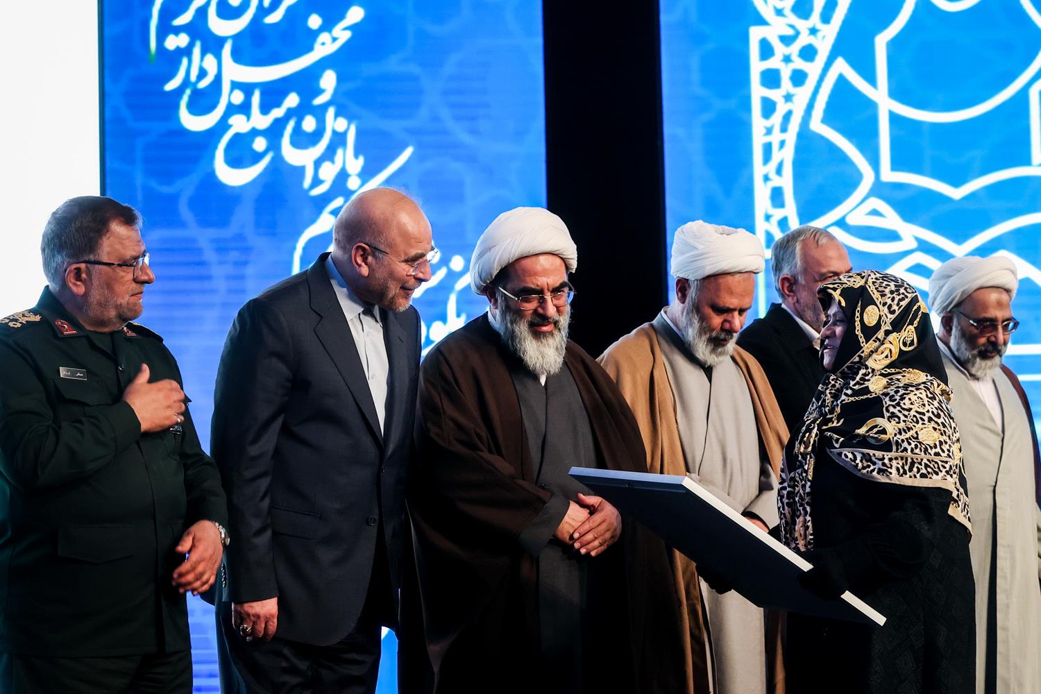 مراسم تجلیل از بانوان مبلغ و محفل‌دار قرآن کریم با حضور قالیباف