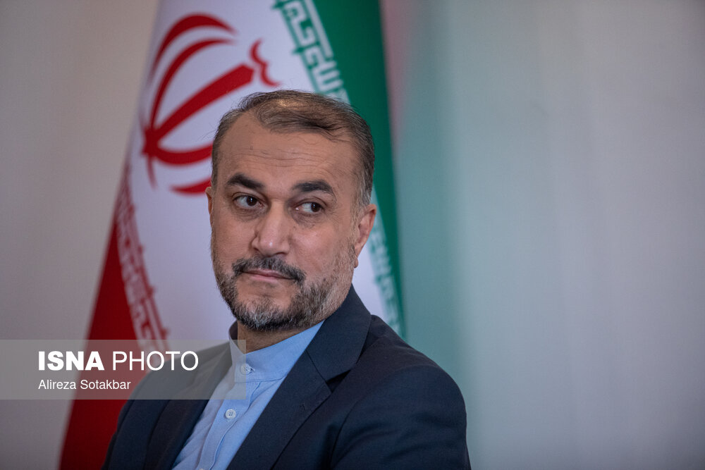 نشست اعضای کمیته بین المللی ستاد دهه فجر با وزیر امورخارجه