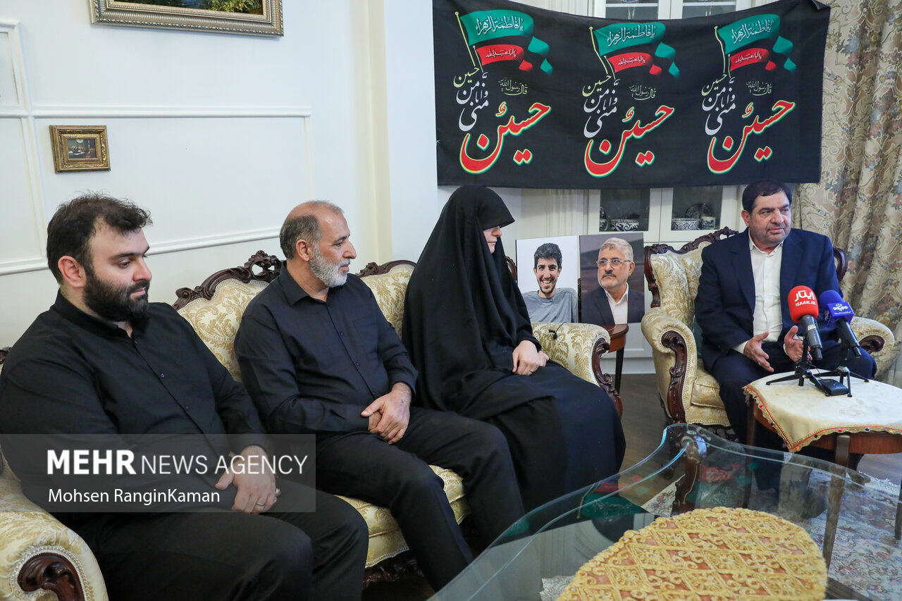 دیدار محمد مخبر با خانواده شهیدان شهریاری و ذوالفقاری