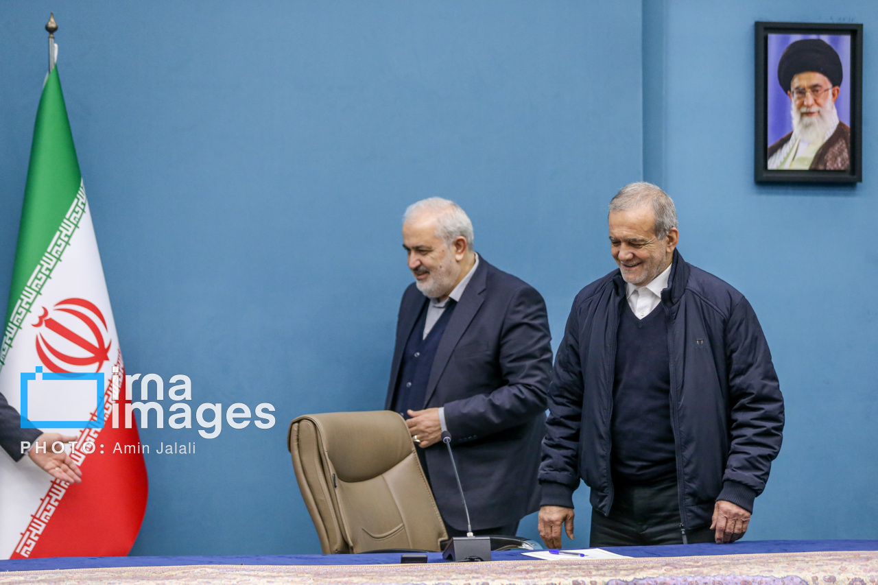 افتتاح و بهره برداری از طرح های نفت و نیرو