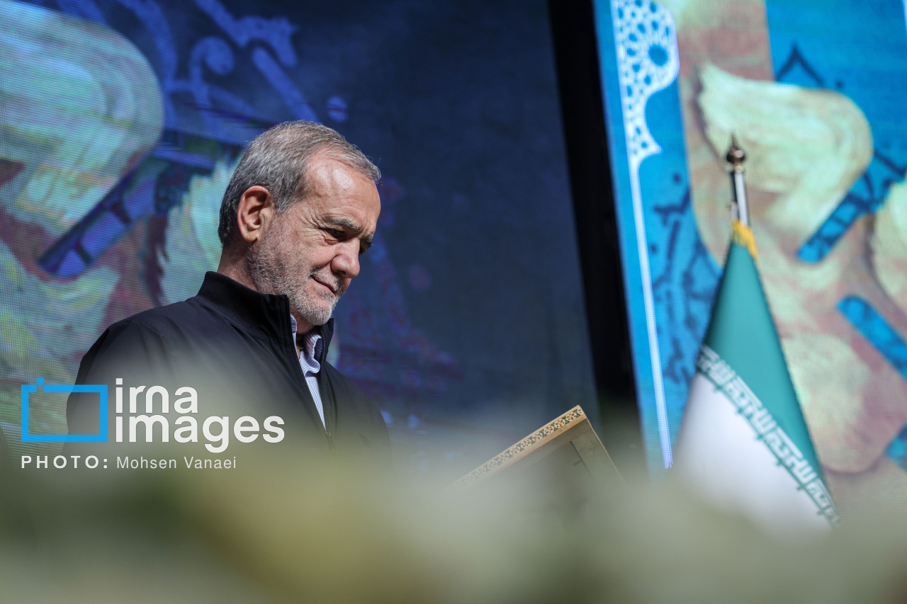 تجلیل از معلمان نمونه کشوری با حضور رئیس جمهور