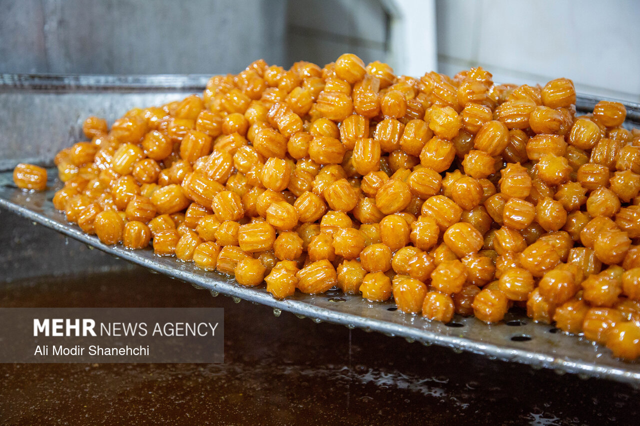 ضیافت زولبیا و بامیه در مشهد