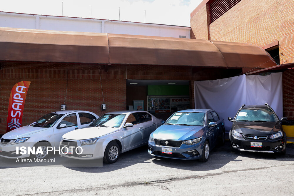  بازدید رئیس جمهور از فروشگاه مگاسیس و نمایشگاه علمی فناوری در کاراکاس