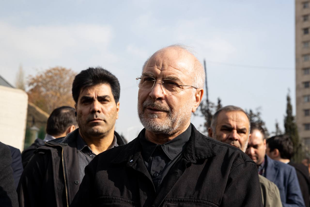 حضور‌ قالیباف در مراسم تشییع همسر و فرزند سقاب اصفهانی 