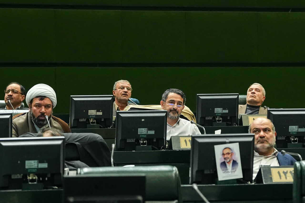 نشست غیرعلنی چهارشنبه ۱۷ دی