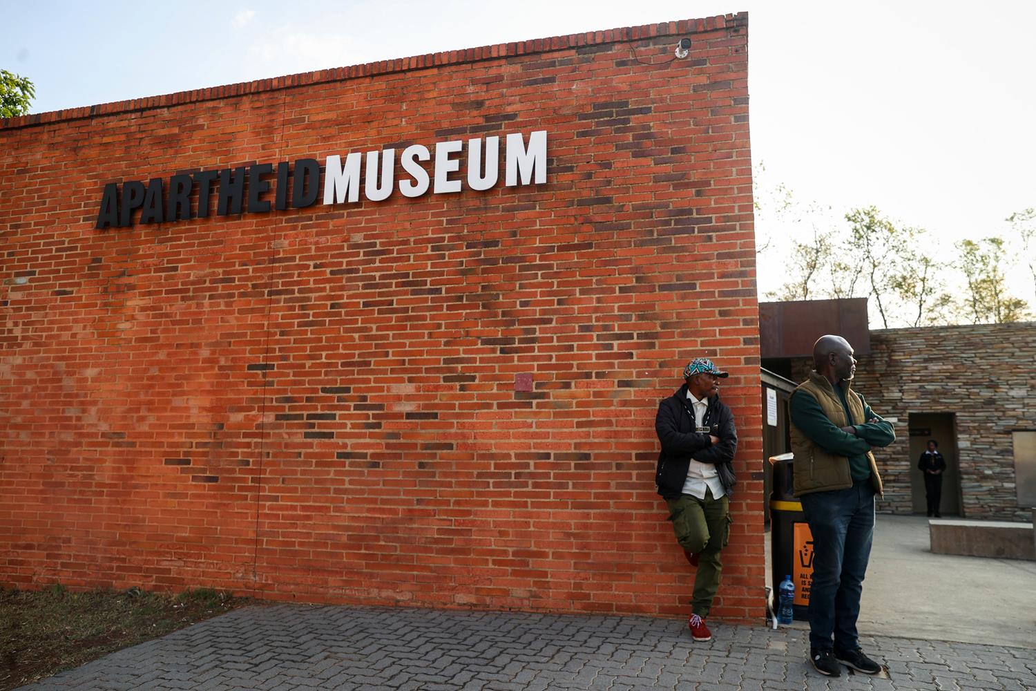 بازدید قالیباف از موزه آپارتاید در ژوهانسبورگ آفریقای جنوبی