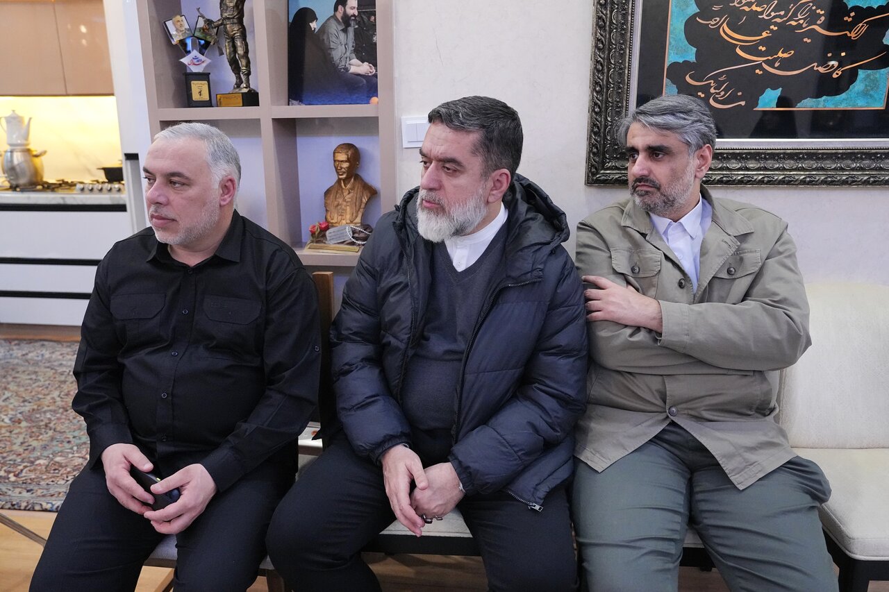 حضور قالیباف در منزل شهید فرج‌الله شوشتری - مشهد مقدس