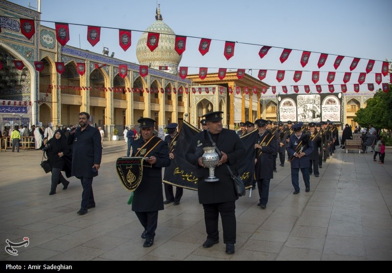 آیین سیاه پوشان و تعویض پرچم حرم مطهر حضرت شاهچراغ (ع)