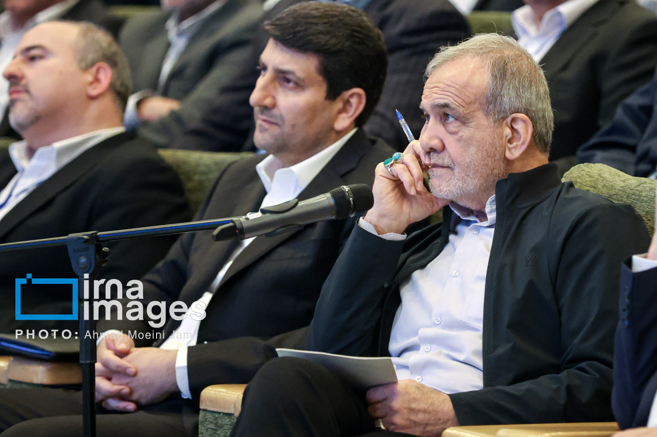 همایش روز جهانی ارتباطات با حضور پزشکیان