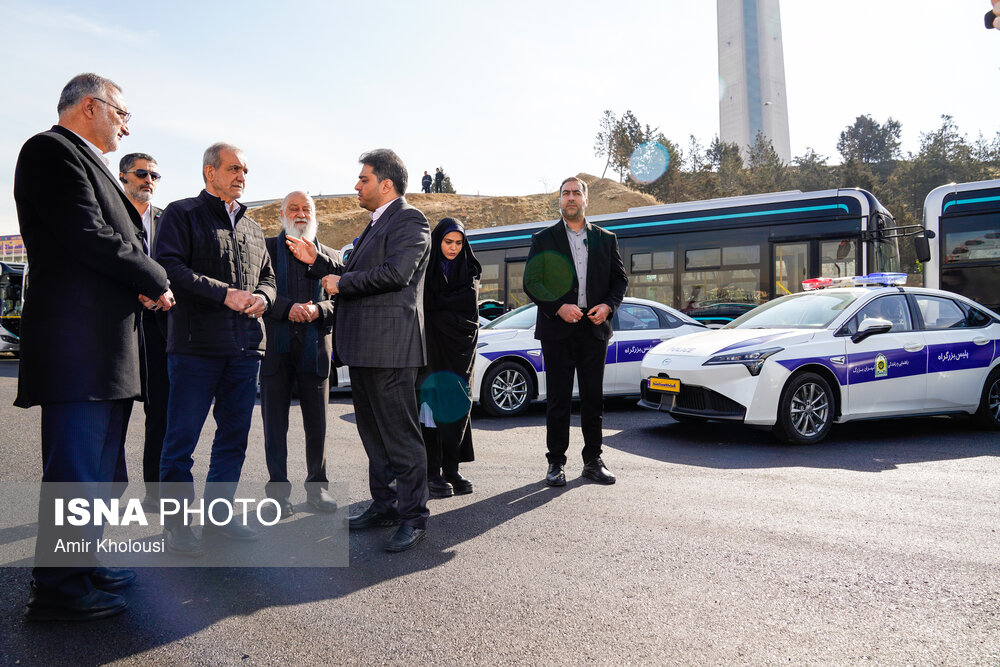 مراسم رونمایی از نخستین بسته حمل و نقل عمومی برقی تهران
