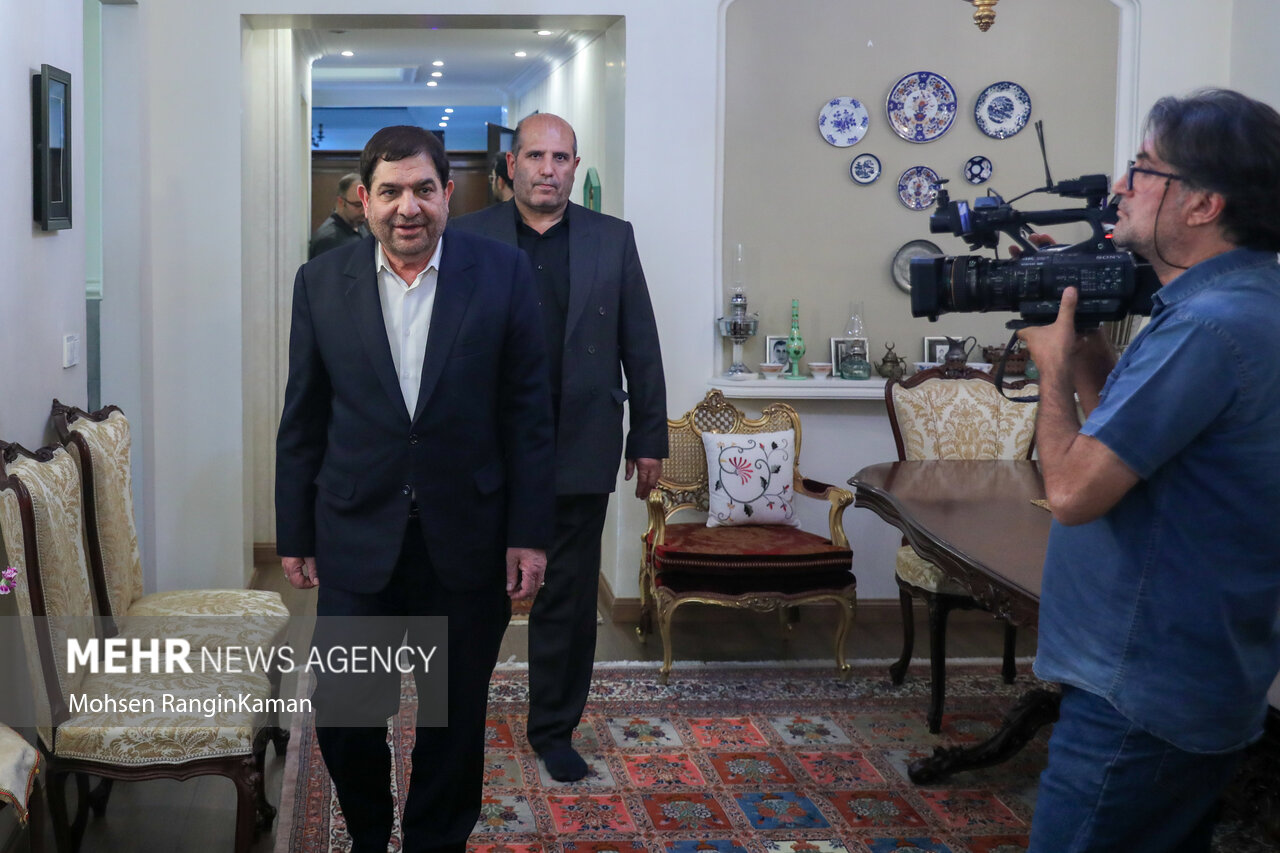 دیدار محمد مخبر با خانواده شهیدان شهریاری و ذوالفقاری