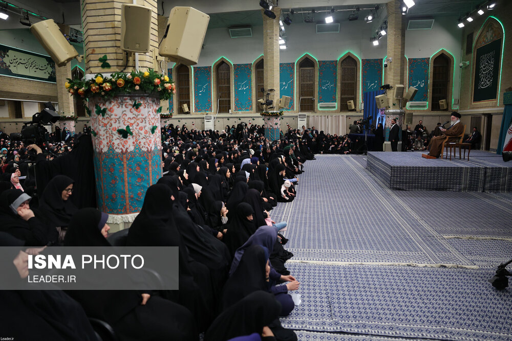  دیدار هزاران نفر از زنان و دختران با رهبر انقلاب