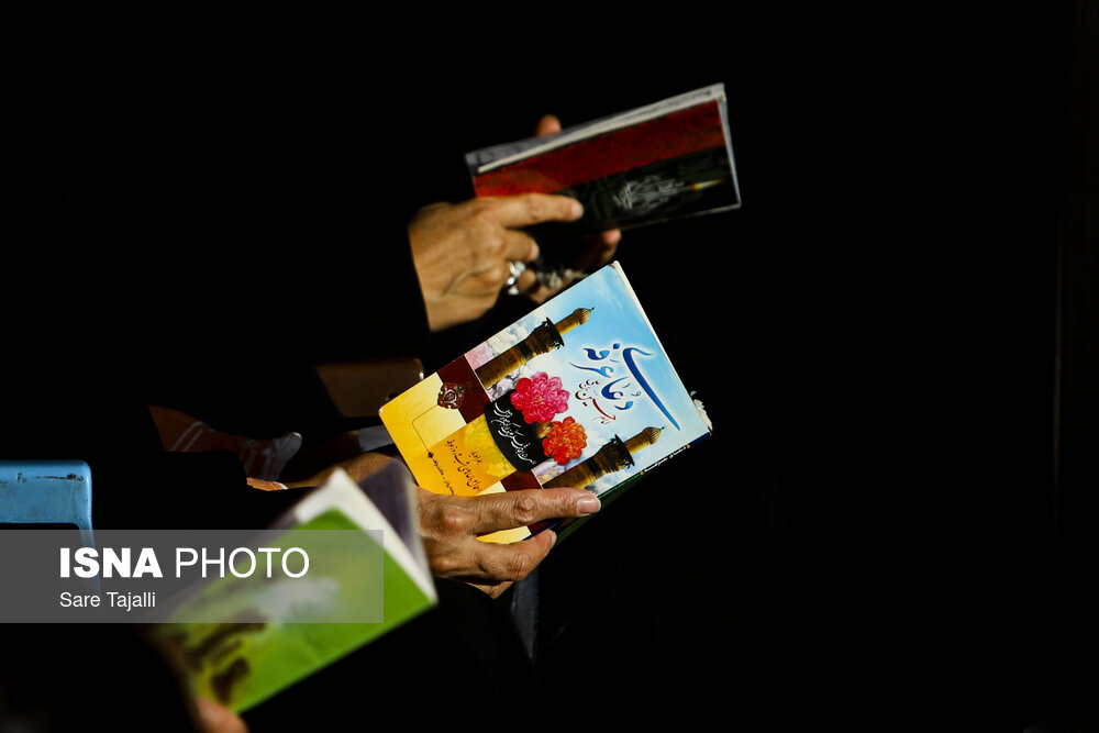 مراسم دعای عرفه در گلزار شهدای کرمان