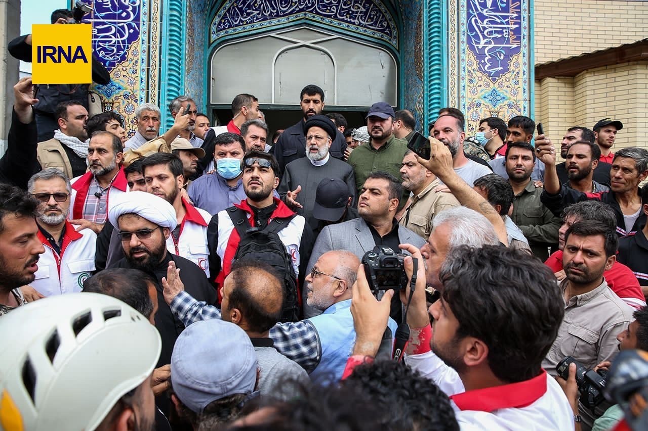 رئیس‌جمهور در مناطق سیل‌زده فیروزکوه