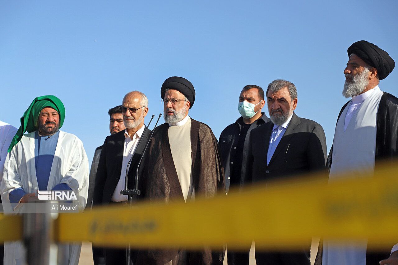 استقبال از رئیس‌جمهور در فرودگاه 