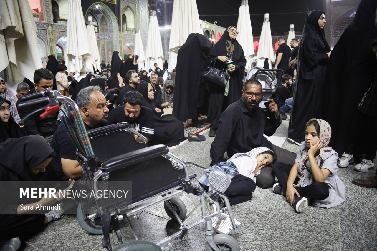 شب شهادت امام رضا(ع) در حرم مطهر رضوی