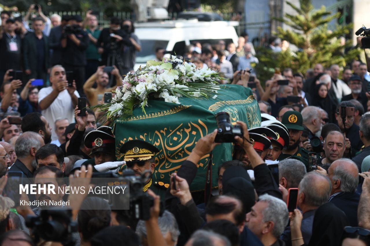 مراسم تشییع پیکر استاد «محمود فرشچیان» در اصفهان