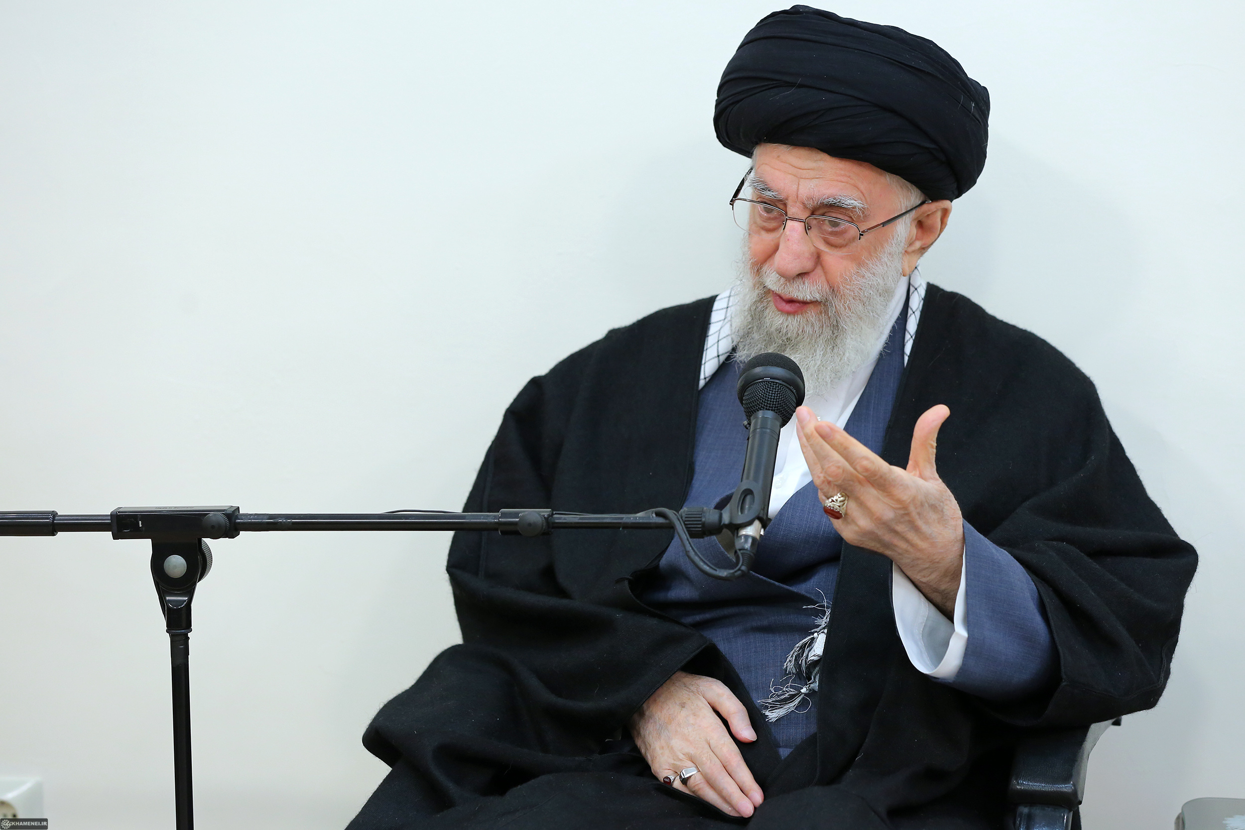 دیدار اعضای اتحادیه انجمن‌های اسلامی دانشجویان در اروپا با رهبر انقلاب