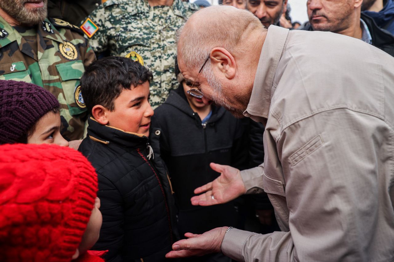  لحظه‌هایی از حضور قالیباف در کنار چادر‌های مردم در شهر خوی