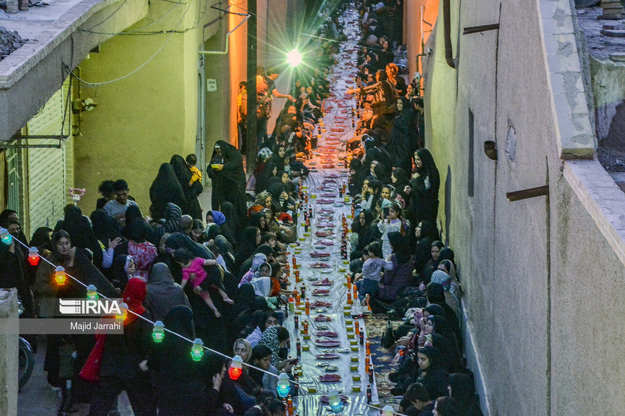 افطار ساده در بافت تاریخی یزد