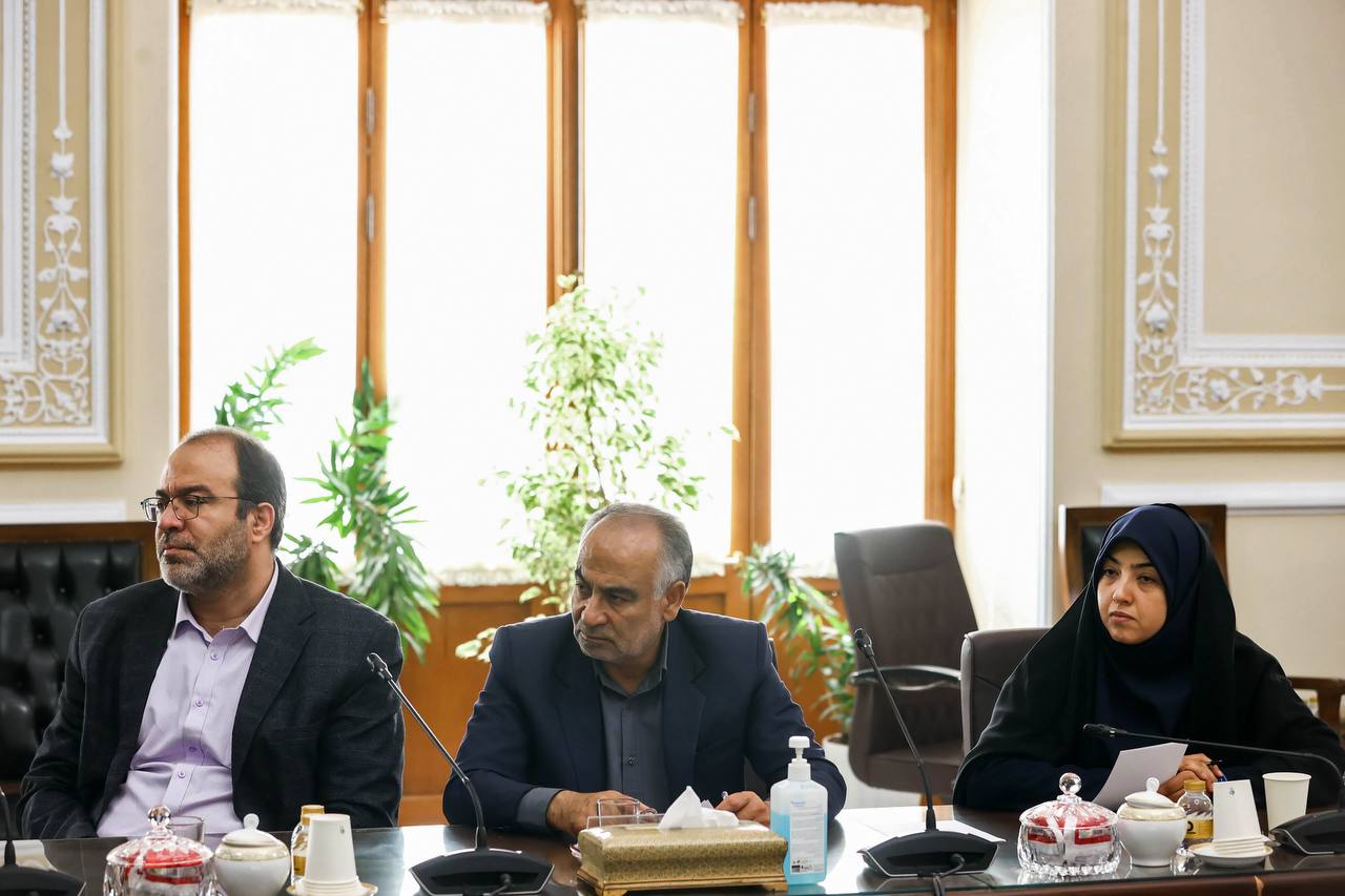 دیدار مجمع نمایندگان استان اصفهان با قالیباف 