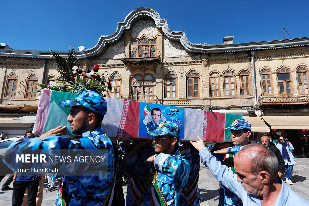 تشییع همافر شهید «محمد خاکی‌زاده» در همدان