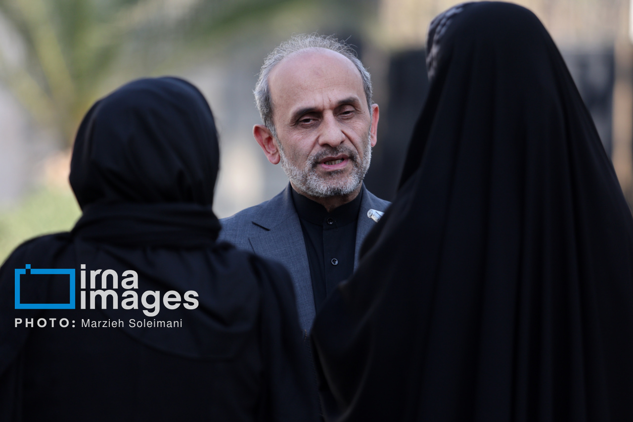 اعضای هیأت دولت در جمع خبرنگاران