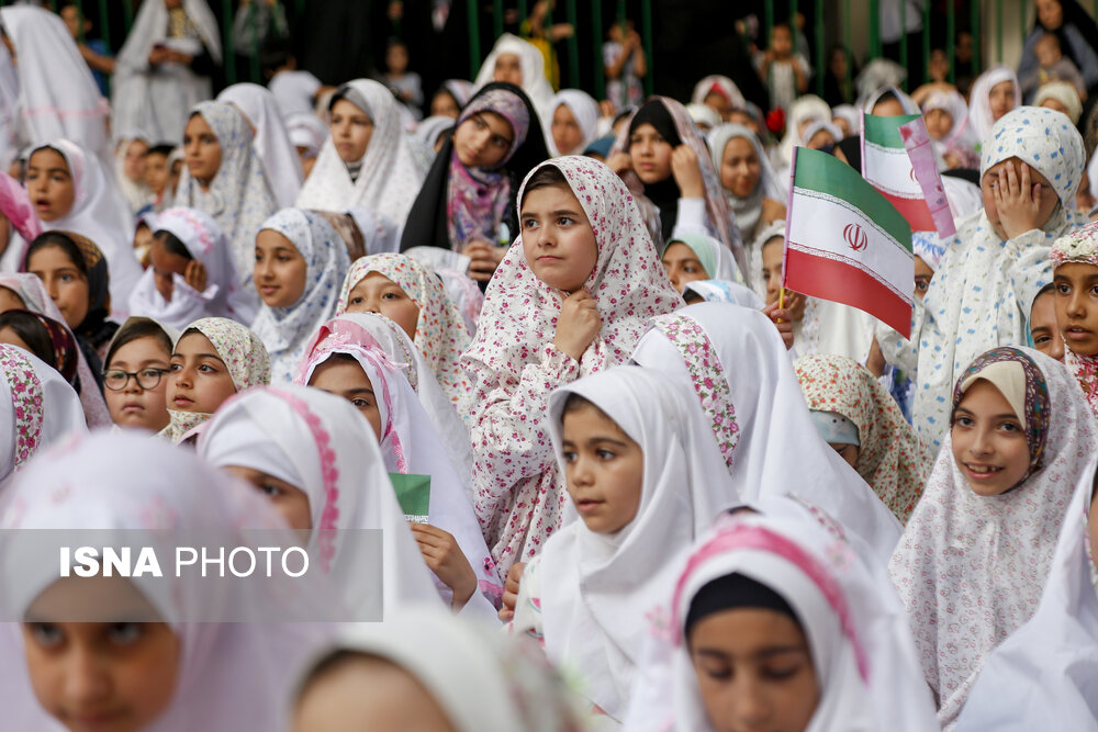 جشن تکلیف دختران در حرم مطهر بانوی