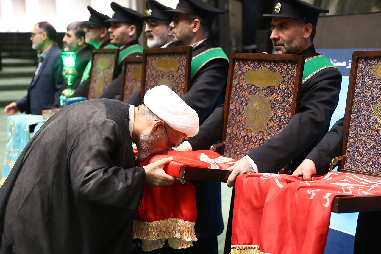 حضور خادمان مسجد جمکران در صحن علنی مجلس