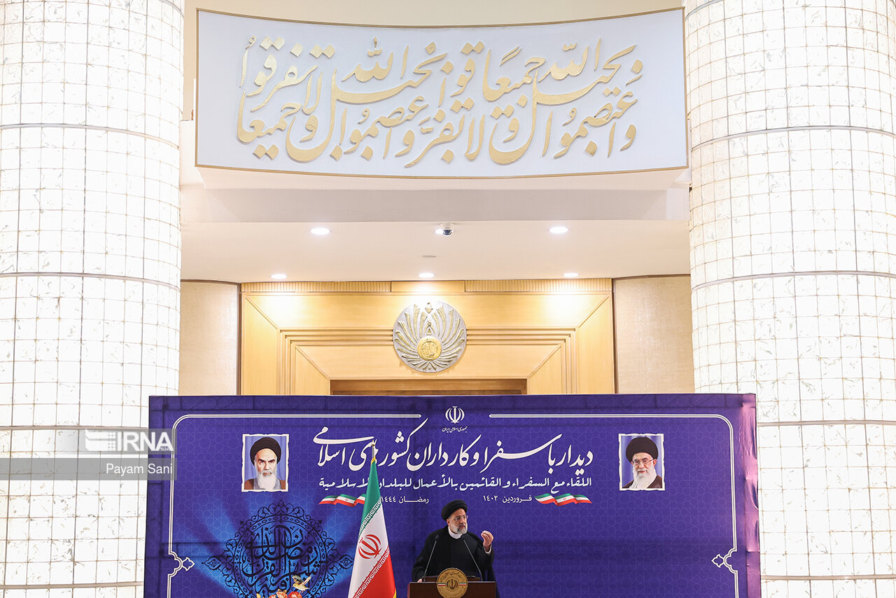 دیدار سفرا و کارداران کشورهای اسلامی با رئیس جمهور